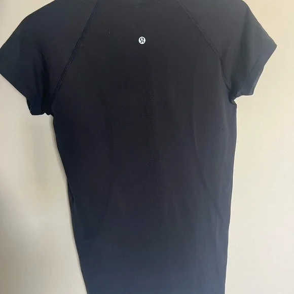 Swiftly Tech Short-Sleeve Shirt 2.0 
Hip Length - Picture 3 of 3